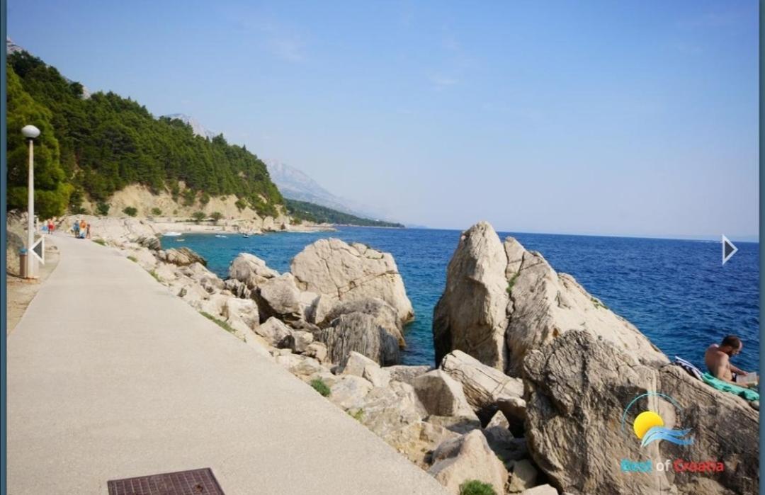 Apartmani Mares - 20 M From The Beach Brela Exterior photo