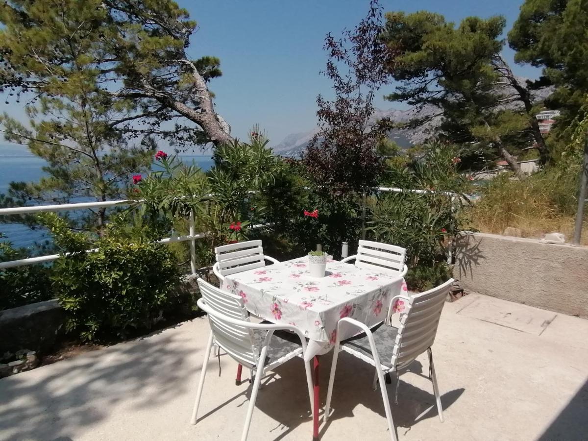Apartmani Mares - 20 M From The Beach Brela Exterior photo