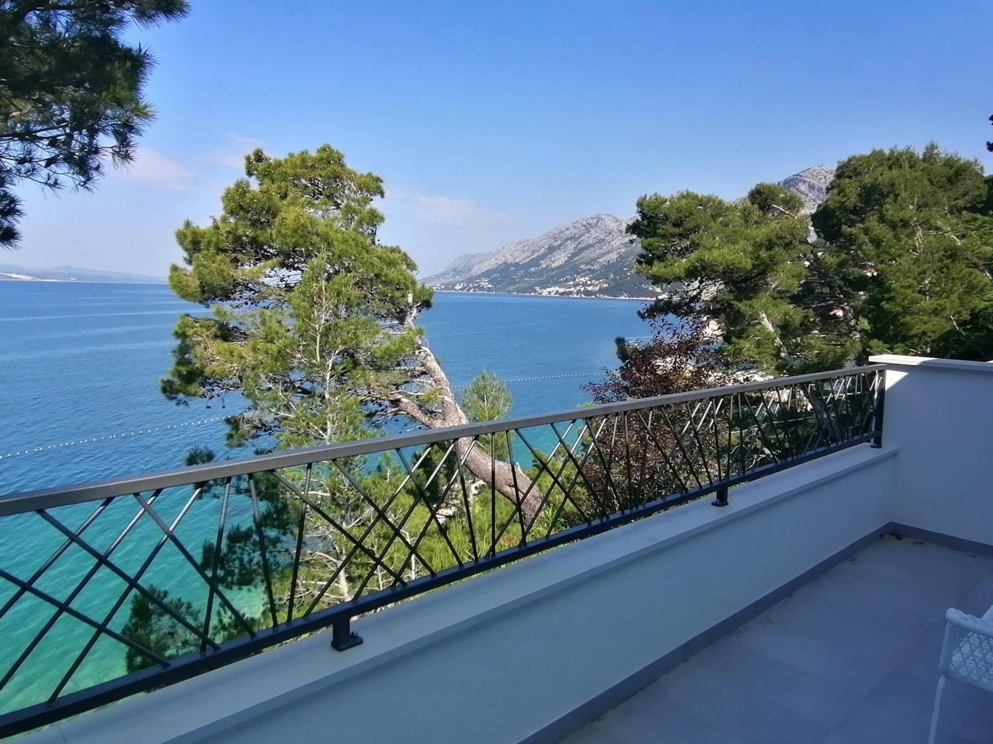 Apartmani Mares - 20 M From The Beach Brela Exterior photo