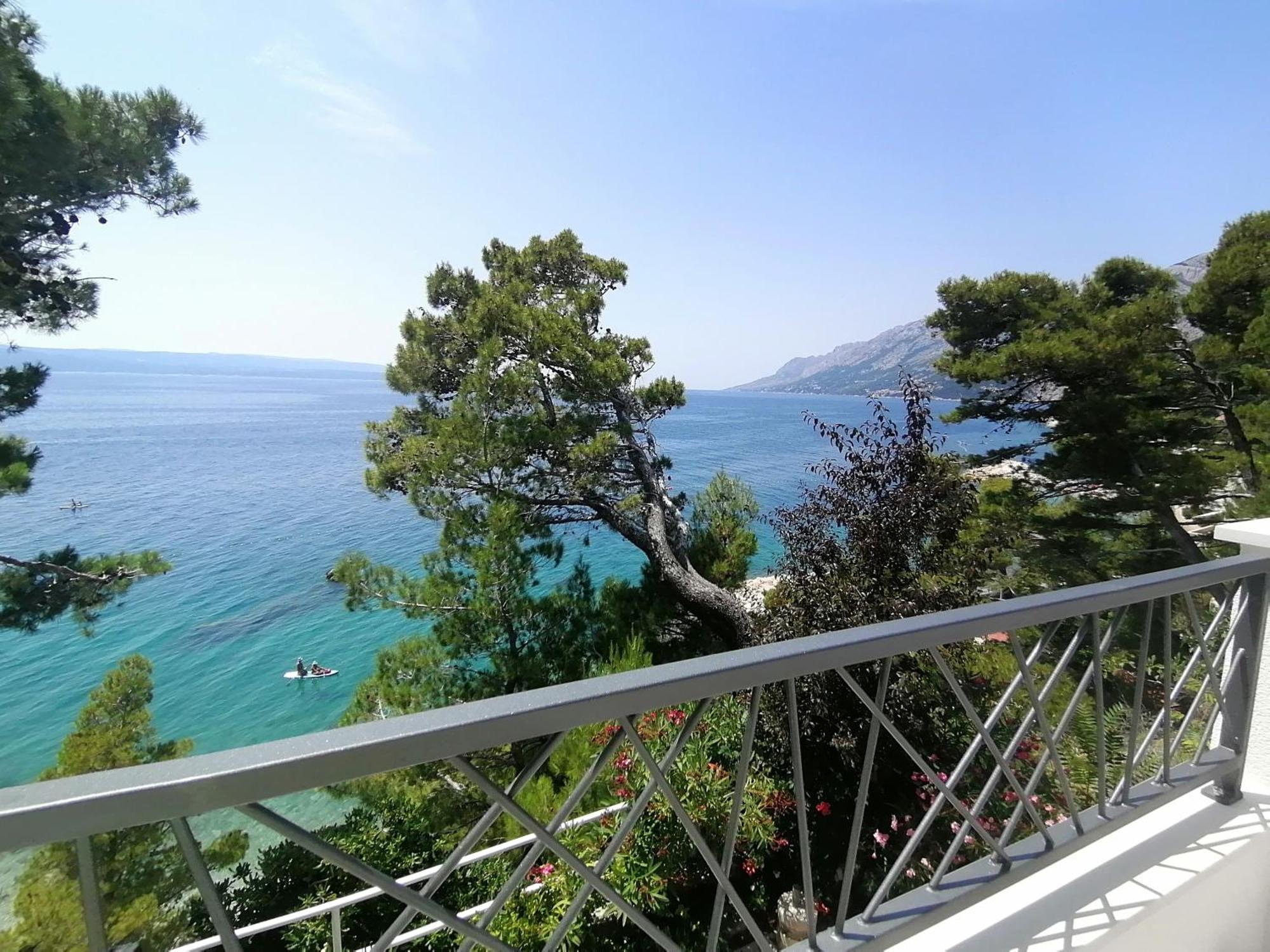 Apartmani Mares - 20 M From The Beach Brela Exterior photo