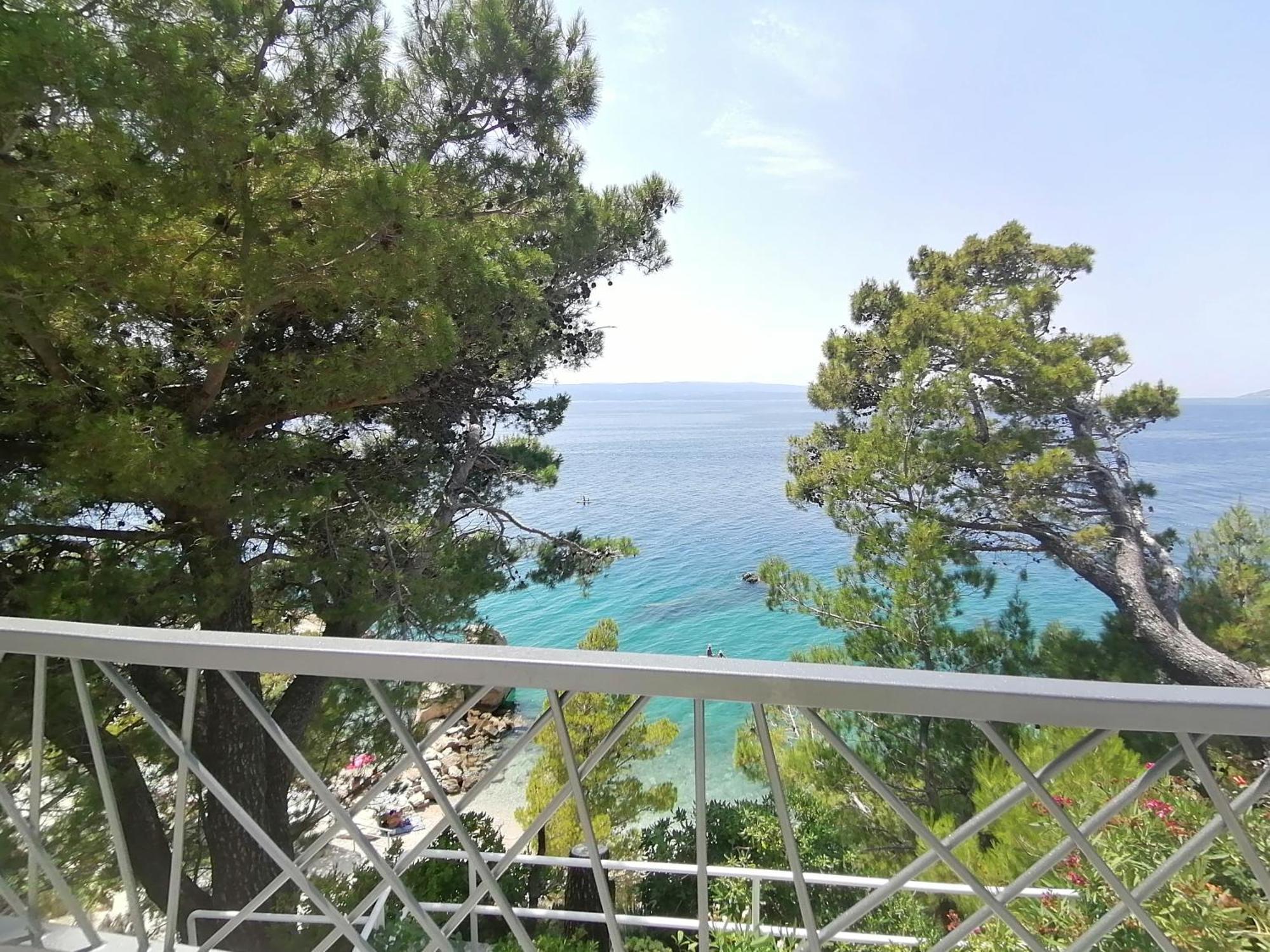 Apartmani Mares - 20 M From The Beach Brela Exterior photo
