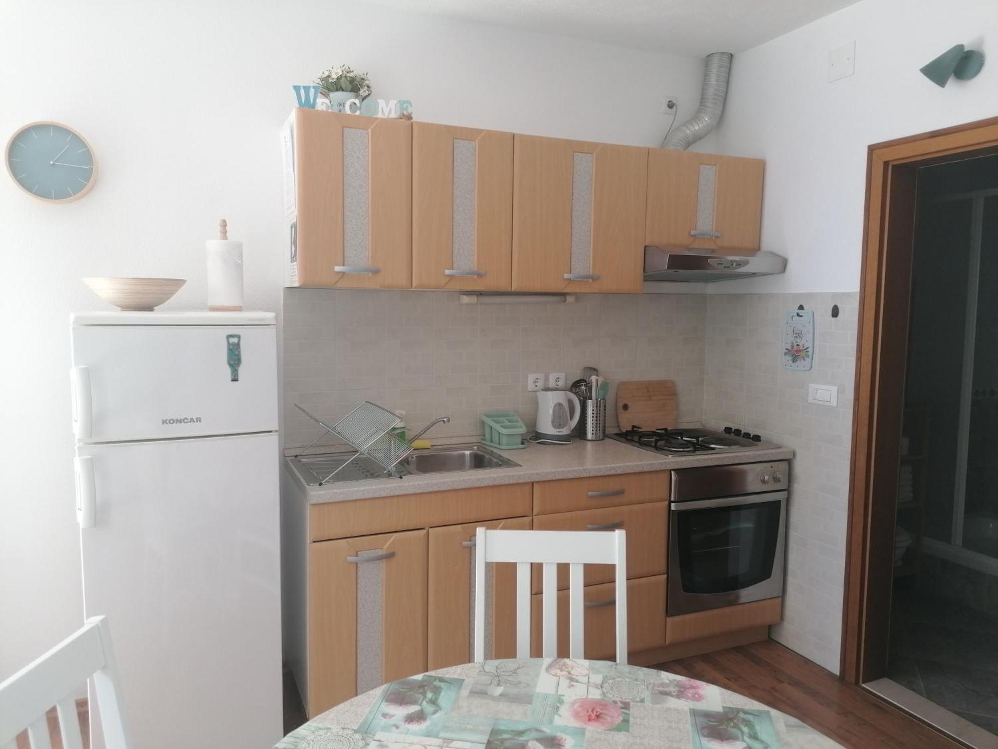 Apartmani Mares - 20 M From The Beach Brela Room photo