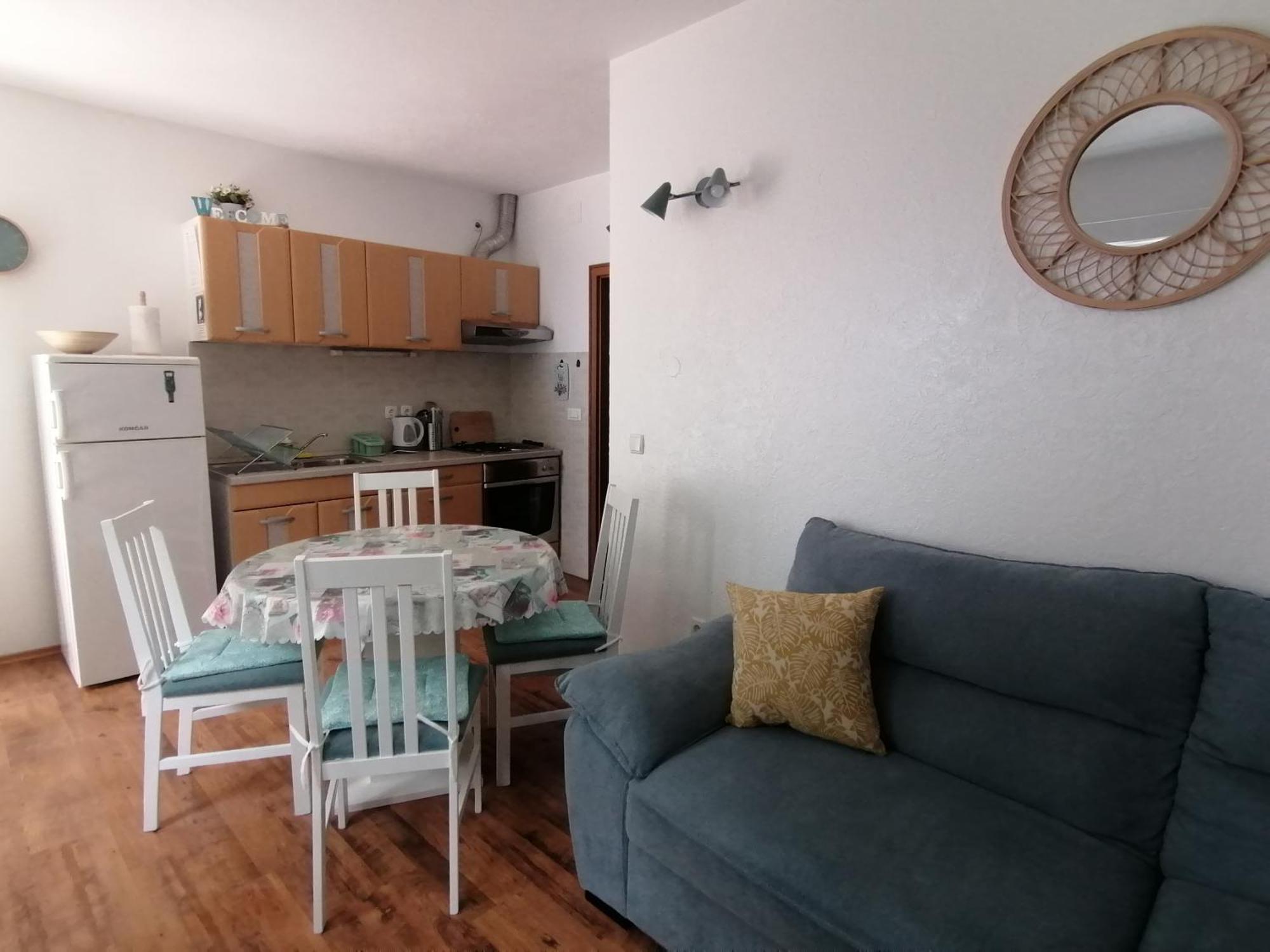 Apartmani Mares - 20 M From The Beach Brela Room photo